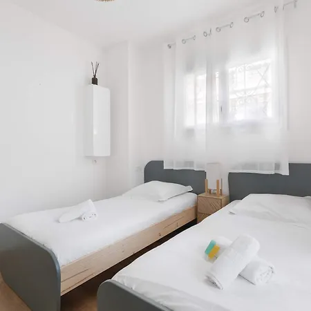 A027 - Moderne - Pres De La Apartment *